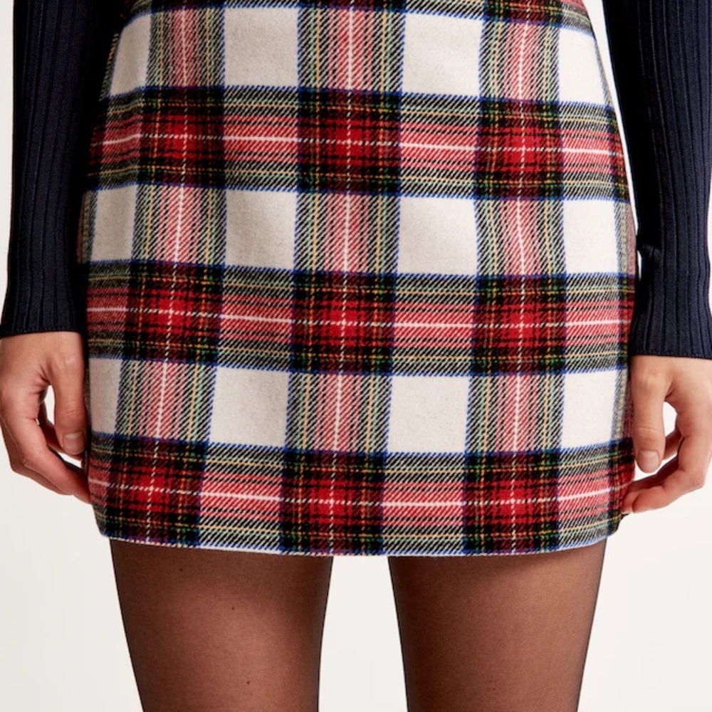 Red plaid Abercrombie skort